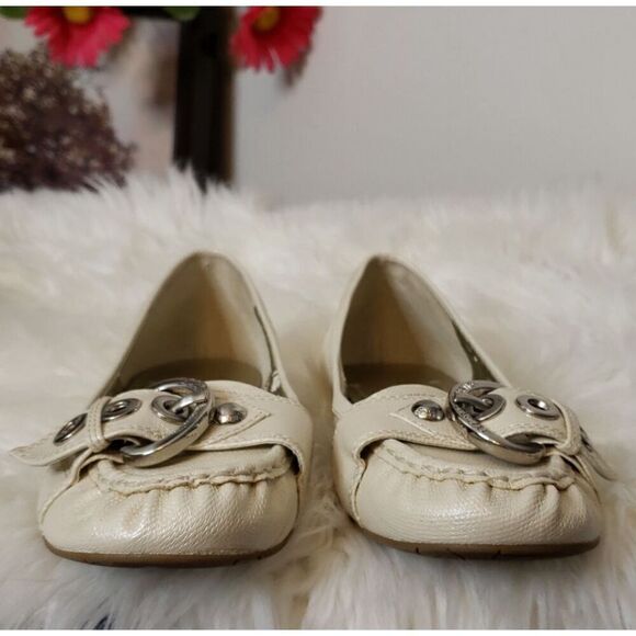 BCBGeneration Flats DINIA Leather Loafer Moccasin Cream Buckle - Picture 9 of 9